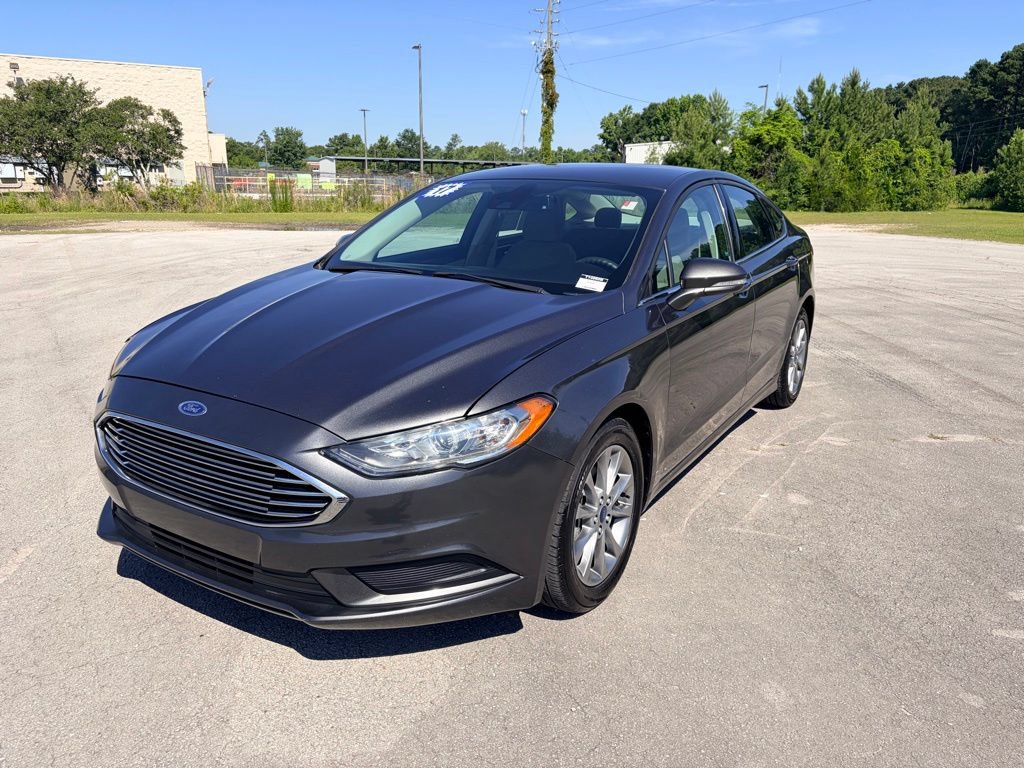 Certified 2017 Ford Fusion SE FWD image 5