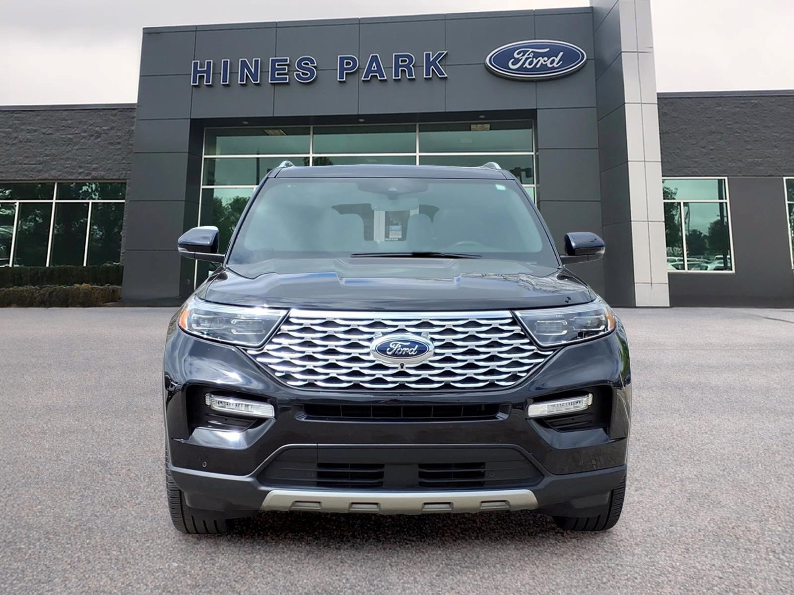 Certified 2023 Ford Explorer Platinum w/ Technology Package AWD/4WD image 2