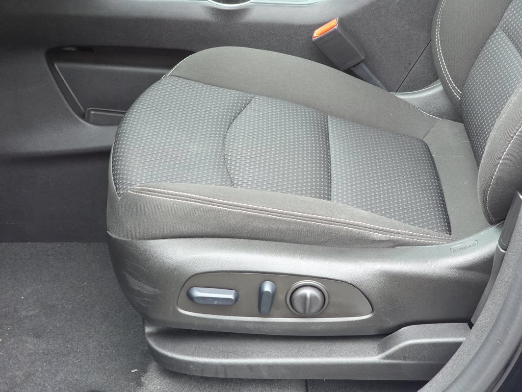 Used 2024 GMC Terrain SLE w/ Driver Convenience Package FWD image 26