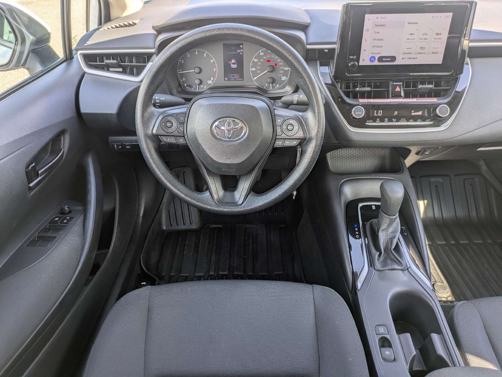 Used 2025 Toyota Corolla LE FWD image 17
