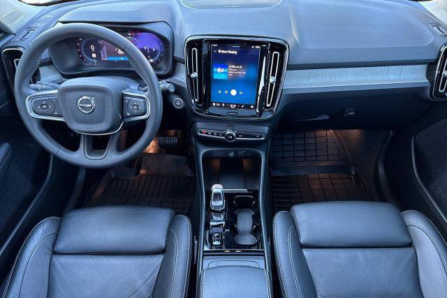 Used 2023 Volvo XC40 B5 Ultimate w/ Protection Package Premier image 3