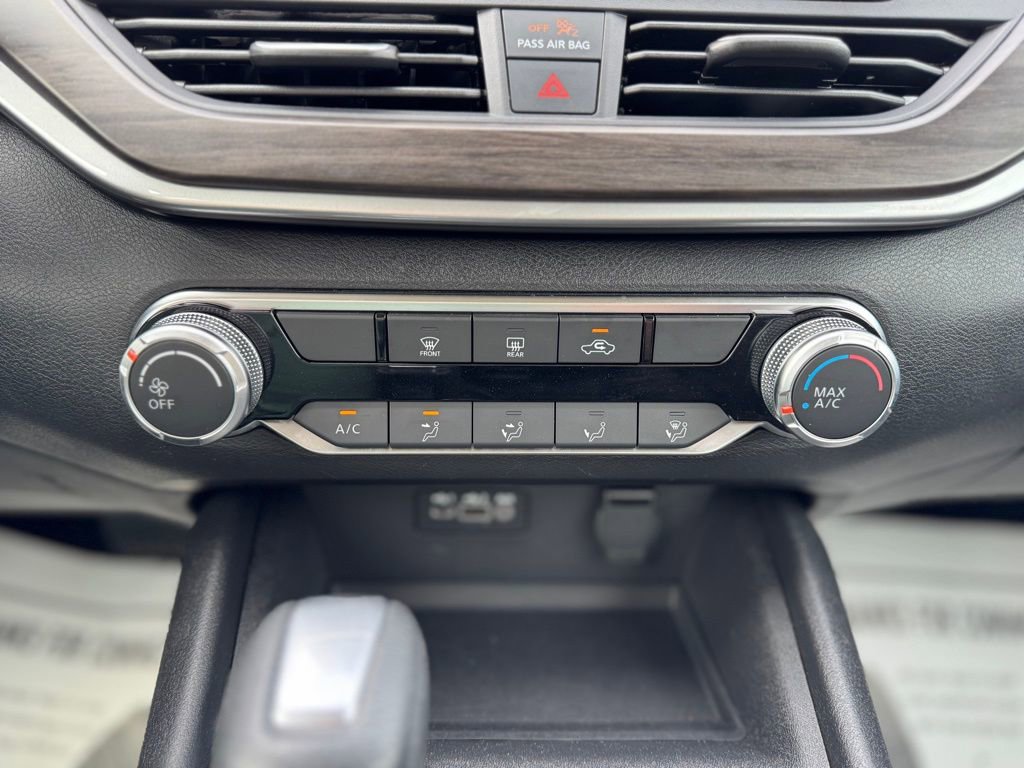 Used 2025 Nissan Altima 2.5 SV FWD image 24