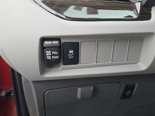 Used 2020 Toyota Sienna XLE image 25