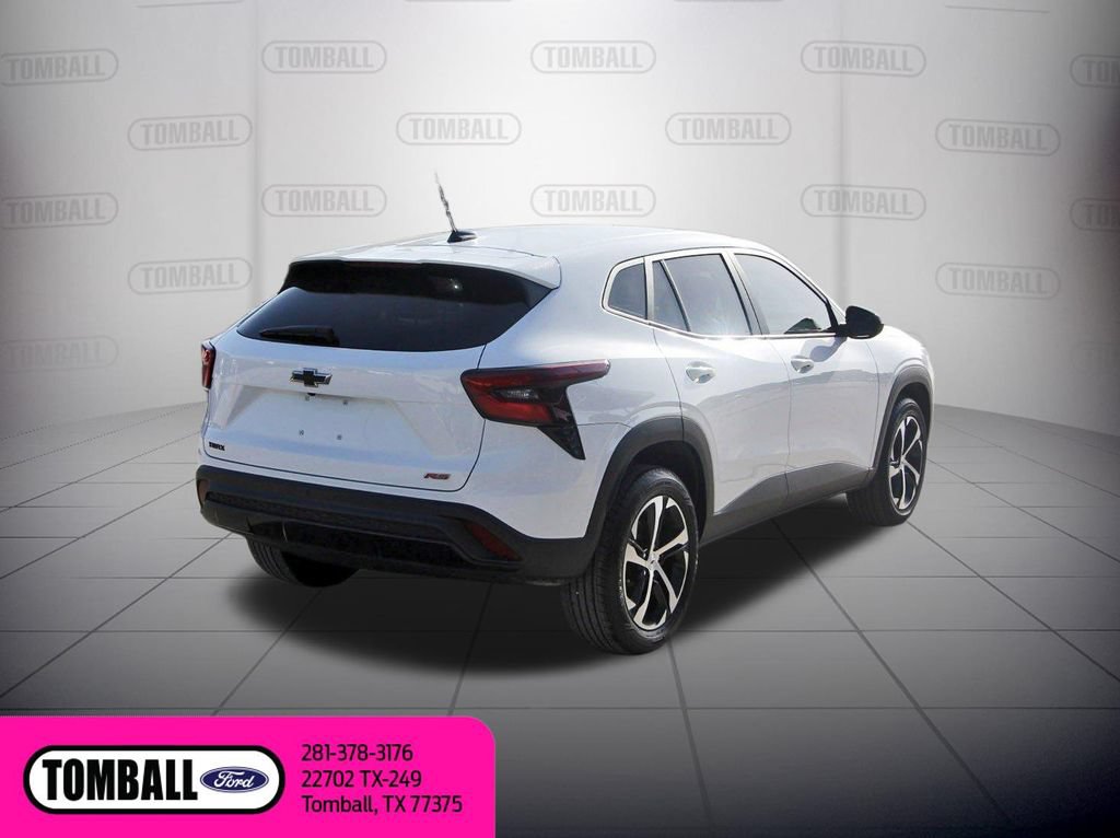 Used 2024 Chevrolet Trax RS w/ Sunroof Package FWD image 8