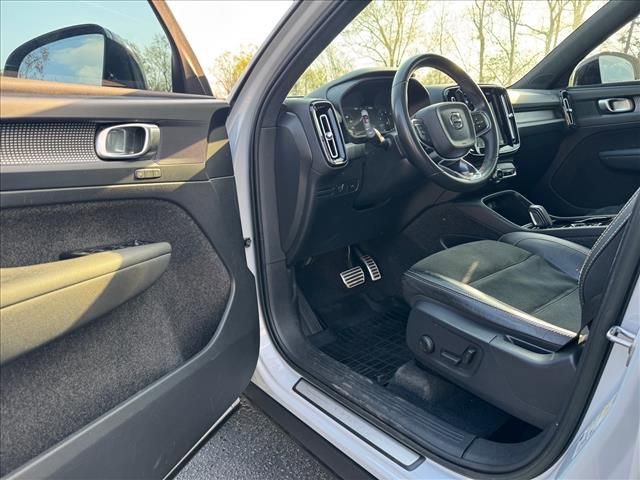 Used 2022 Volvo XC40 T4 R-Design w/ Protection Package Premier FWD image 14