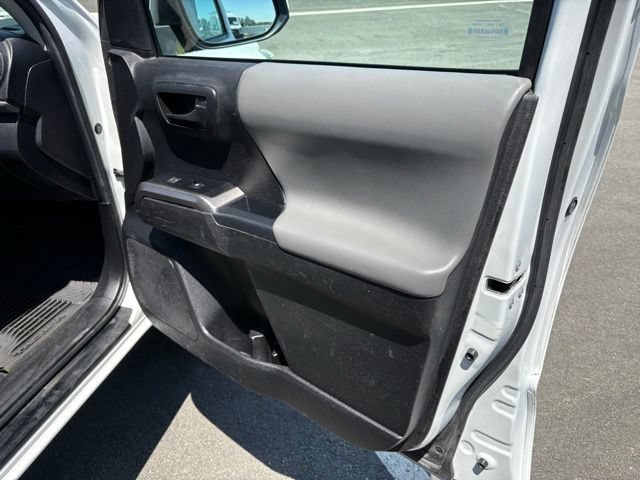 Used 2022 Toyota Tacoma SR5 w/ SR5 Appearance Package (SM) AWD/4WD image 24