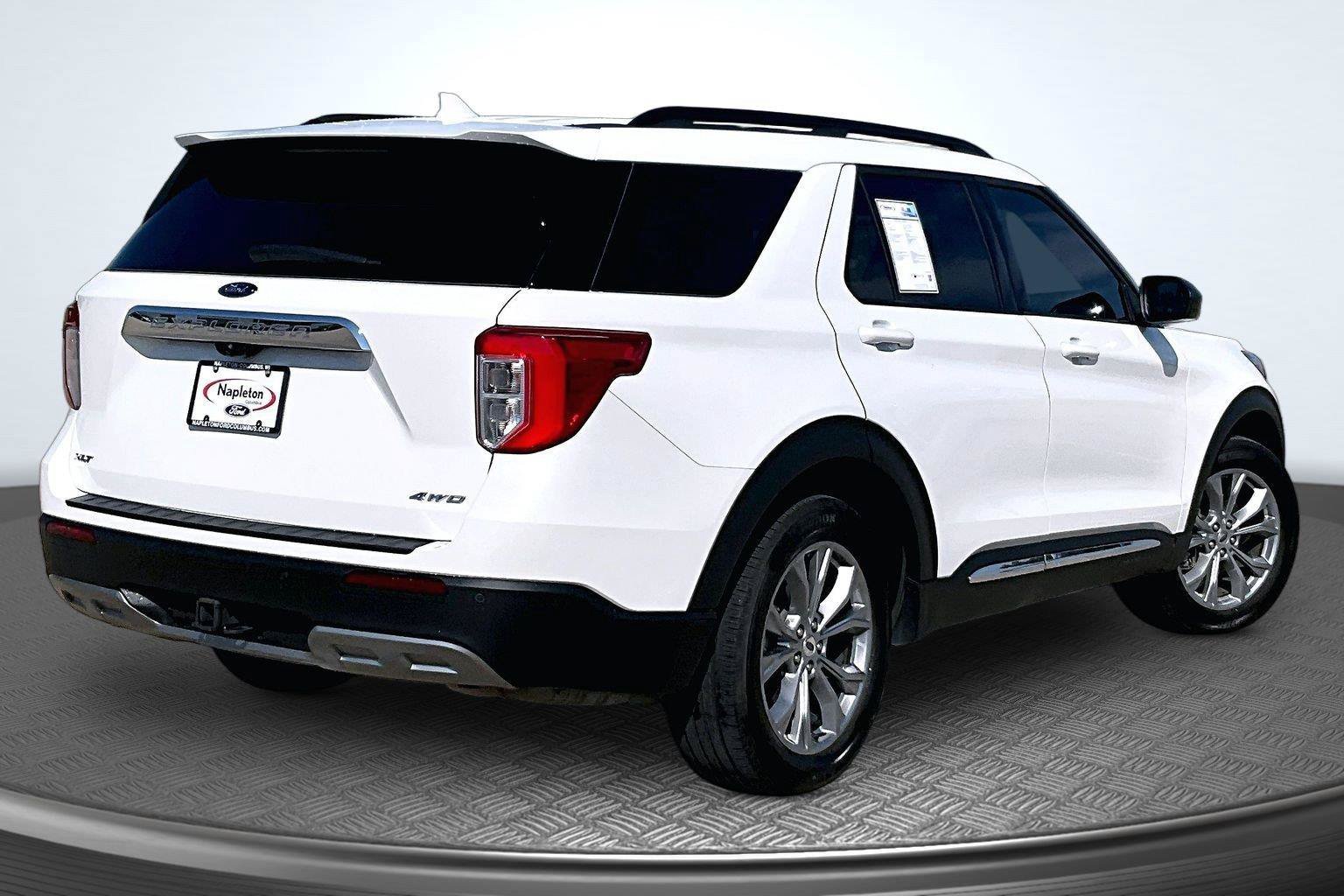Certified 2023 Ford Explorer XLT w/ Equipment Group 202A AWD/4WD image 2