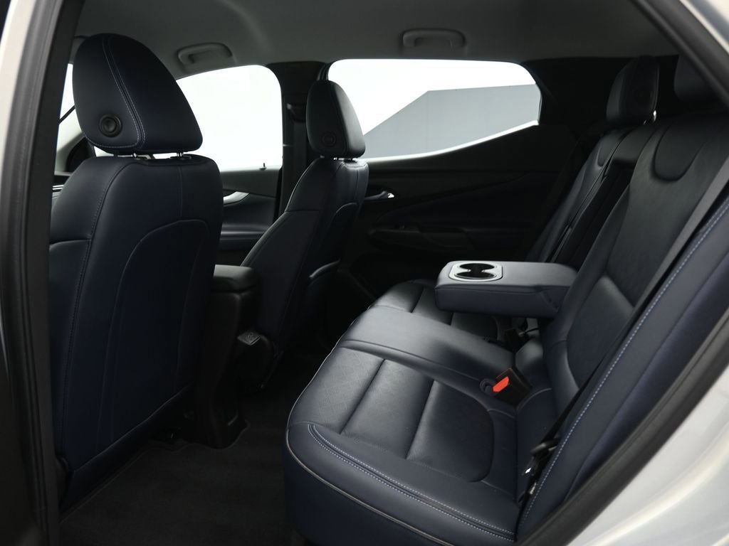 Used 2022 Chevrolet Bolt EUV LT w/ Convenience Package image 44