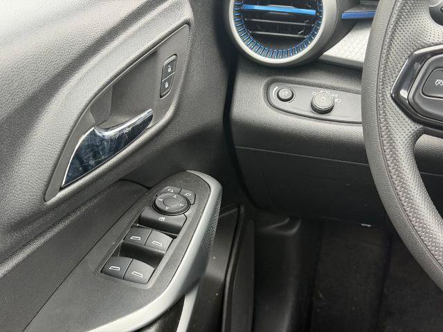 Used 2025 Chevrolet Trax LS w/ LS Convenience Package FWD image 19