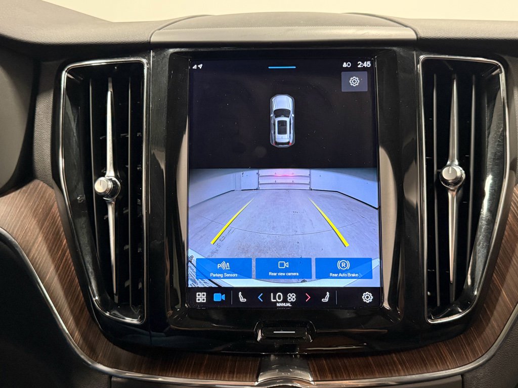 Used 2022 Volvo XC60 B5 Momentum image 23