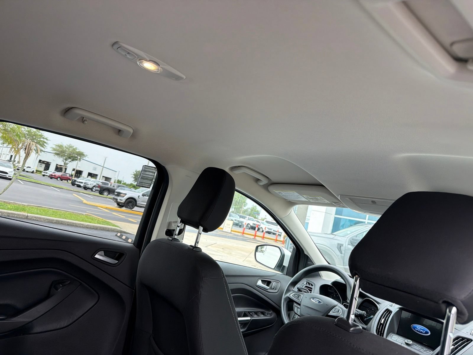 Certified 2018 Ford Escape SE w/ SE Sync 3 Package AWD/4WD image 9