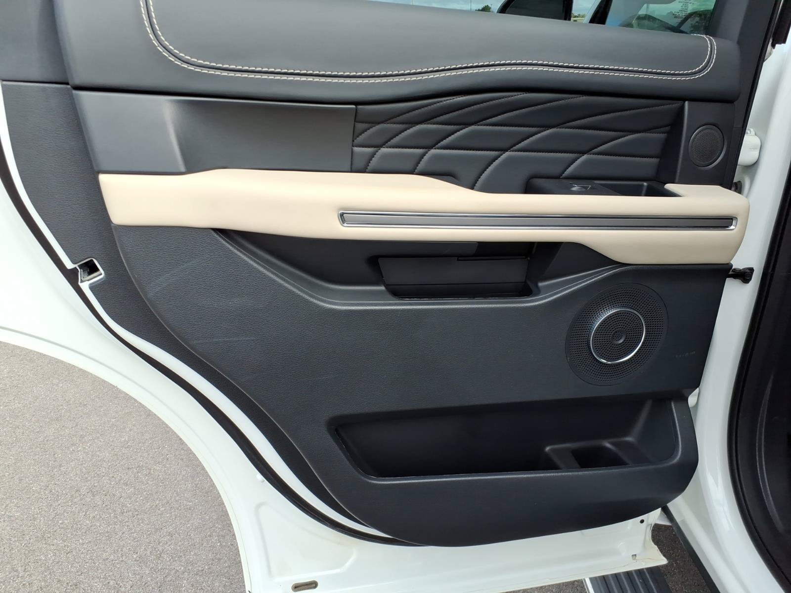 Certified 2024 Ford Expedition Platinum AWD/4WD image 14