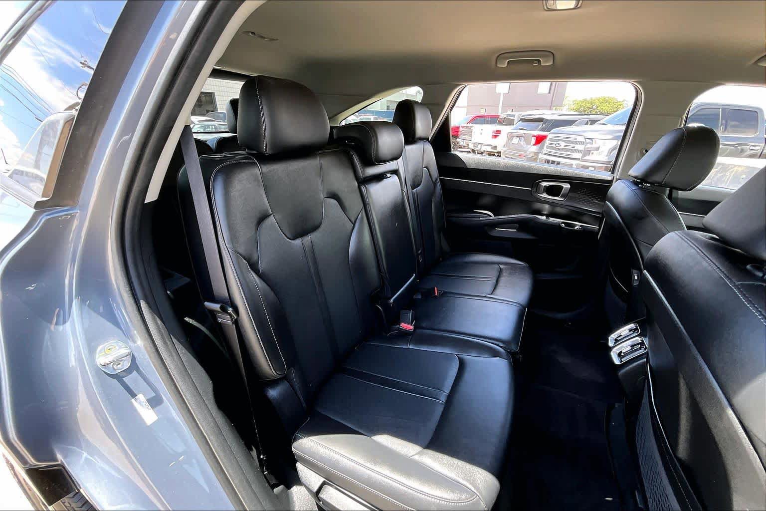 Used 2022 Kia Sorento S FWD image 18