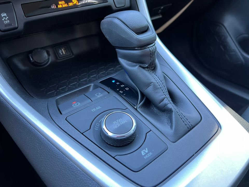 Used 2024 Toyota RAV4 XLE image 30