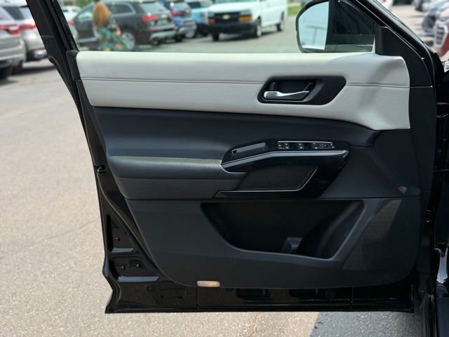 Used 2022 Nissan Pathfinder SV image 26