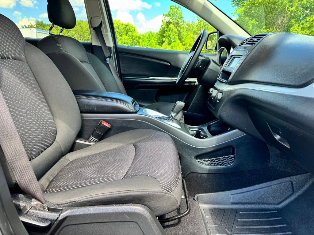 Used 2019 Dodge Journey SE FWD image 17