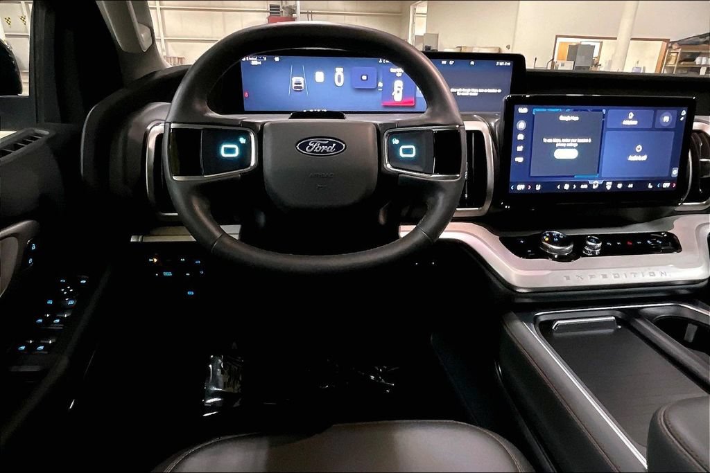Certified 2025 Ford Expedition Active AWD/4WD image 5