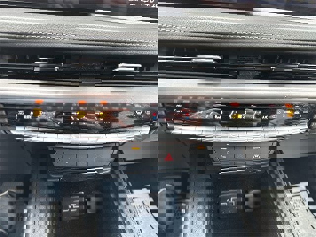 Used 2025 Cadillac XT4 Premium Luxury image 22