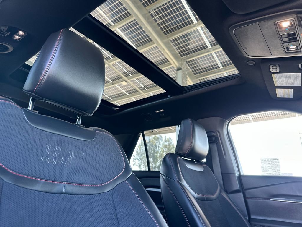 Certified 2025 Ford Explorer ST AWD/4WD image 17