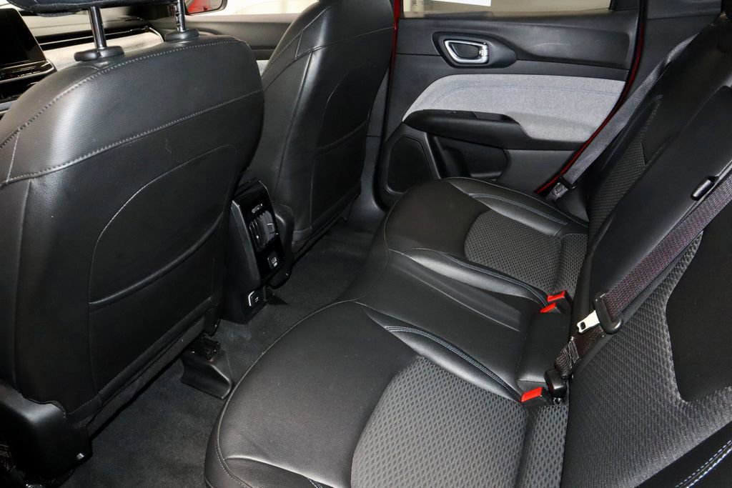 Used 2025 Jeep Compass Latitude image 20