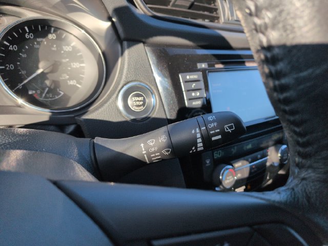 Used 2018 Nissan Rogue SV AWD/4WD image 35