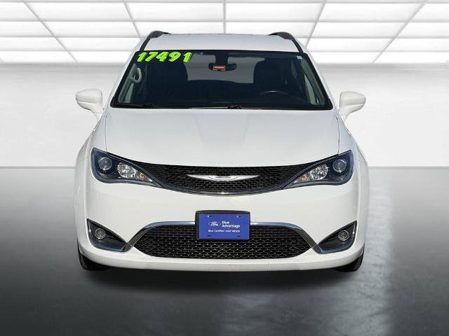 Used 2018 Chrysler Pacifica Touring-L FWD image 2