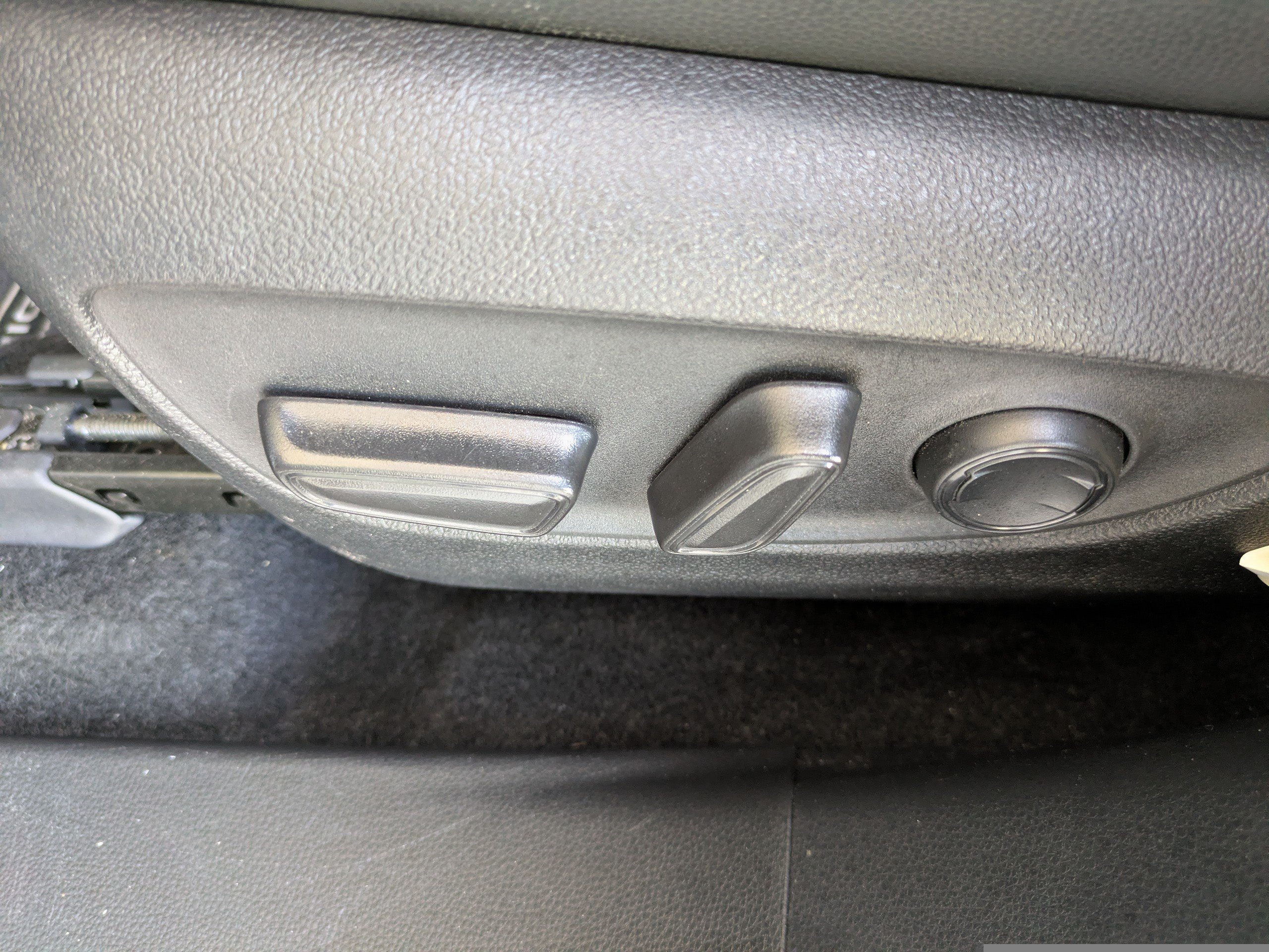 Used 2025 Toyota Highlander XLE FWD image 23