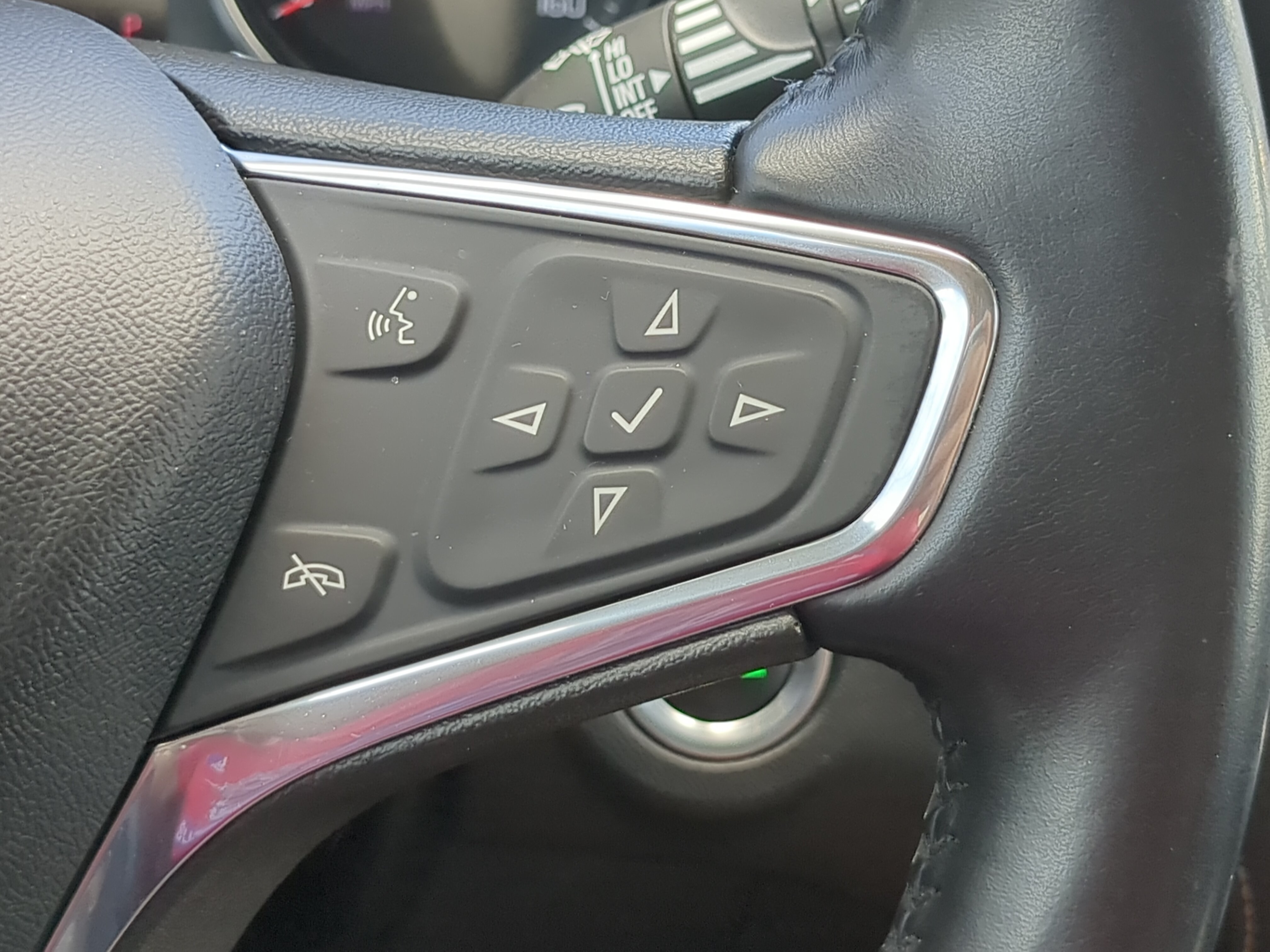 Used 2020 Chevrolet Equinox Premier FWD image 25