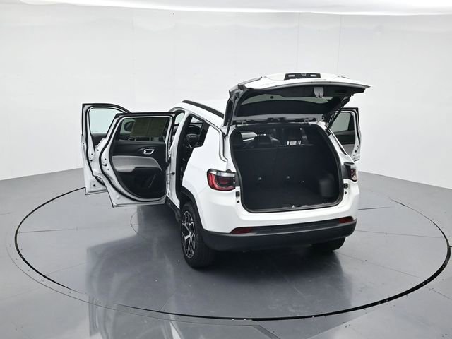 Used 2024 Jeep Compass Latitude image 44