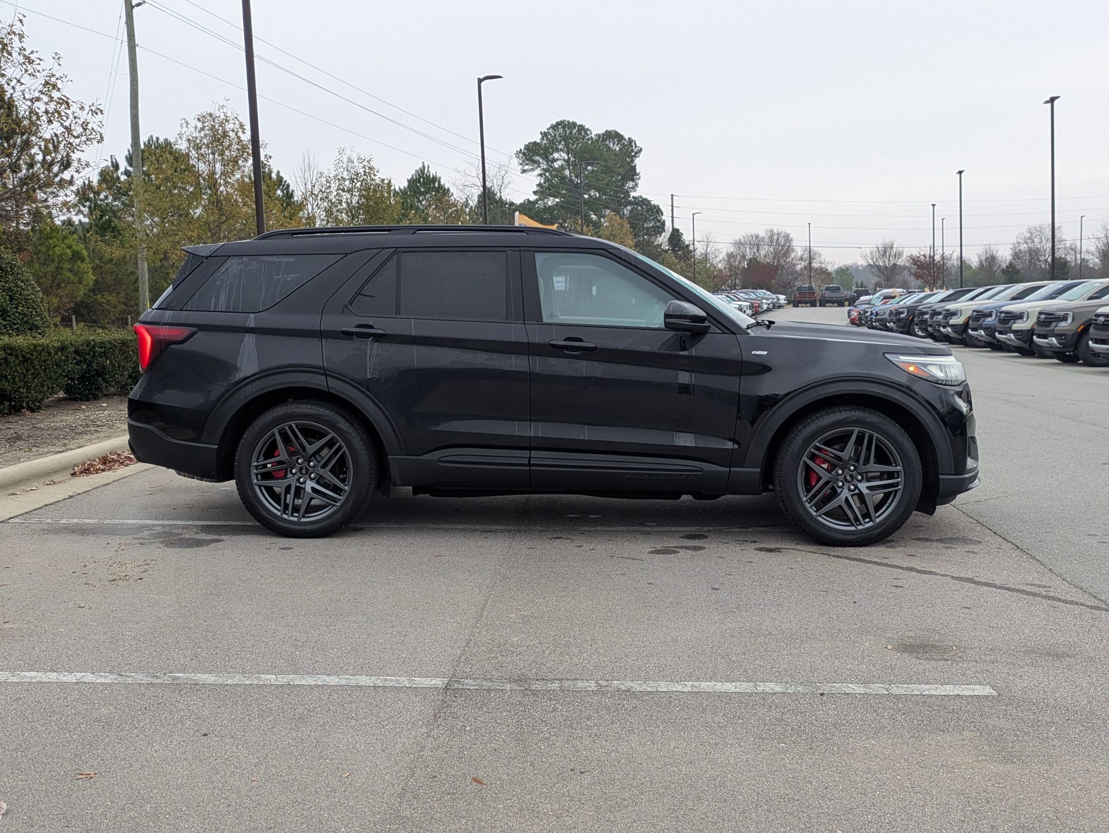 Certified 2025 Ford Explorer ST-Line w/ Premium Package image 3