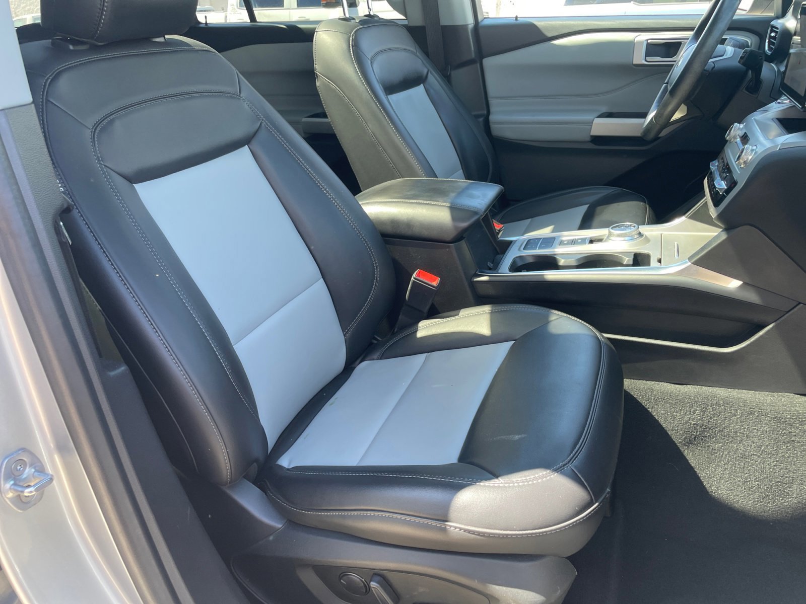 Certified 2022 Ford Explorer XLT w/ Equipment Group 202A image 30