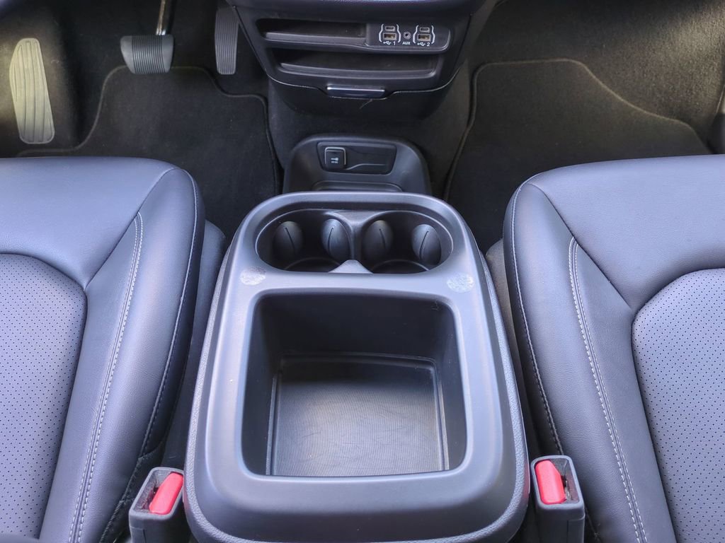 Used 2025 Chrysler Pacifica Select FWD image 24