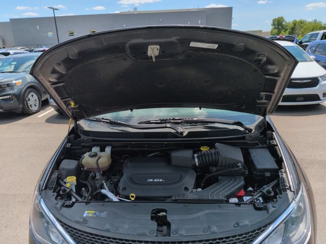 Used 2018 Chrysler Pacifica Touring-L Plus w/ Tire & Wheel Group FWD image 53