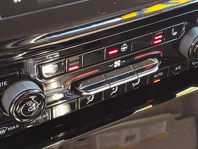 Used 2023 Jeep Grand Cherokee Laredo w/ Luxury Tech Group I AWD/4WD image 21