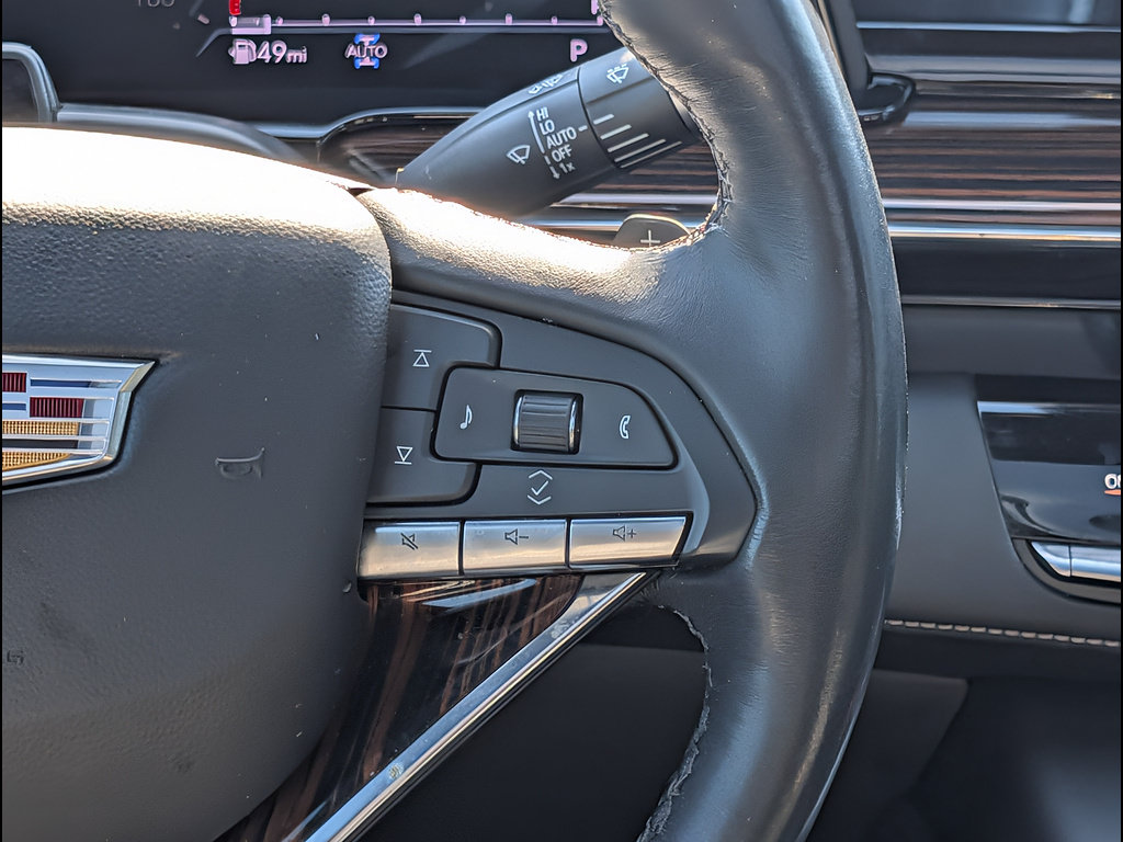 Used 2023 Cadillac Escalade Premium Luxury AWD/4WD image 17