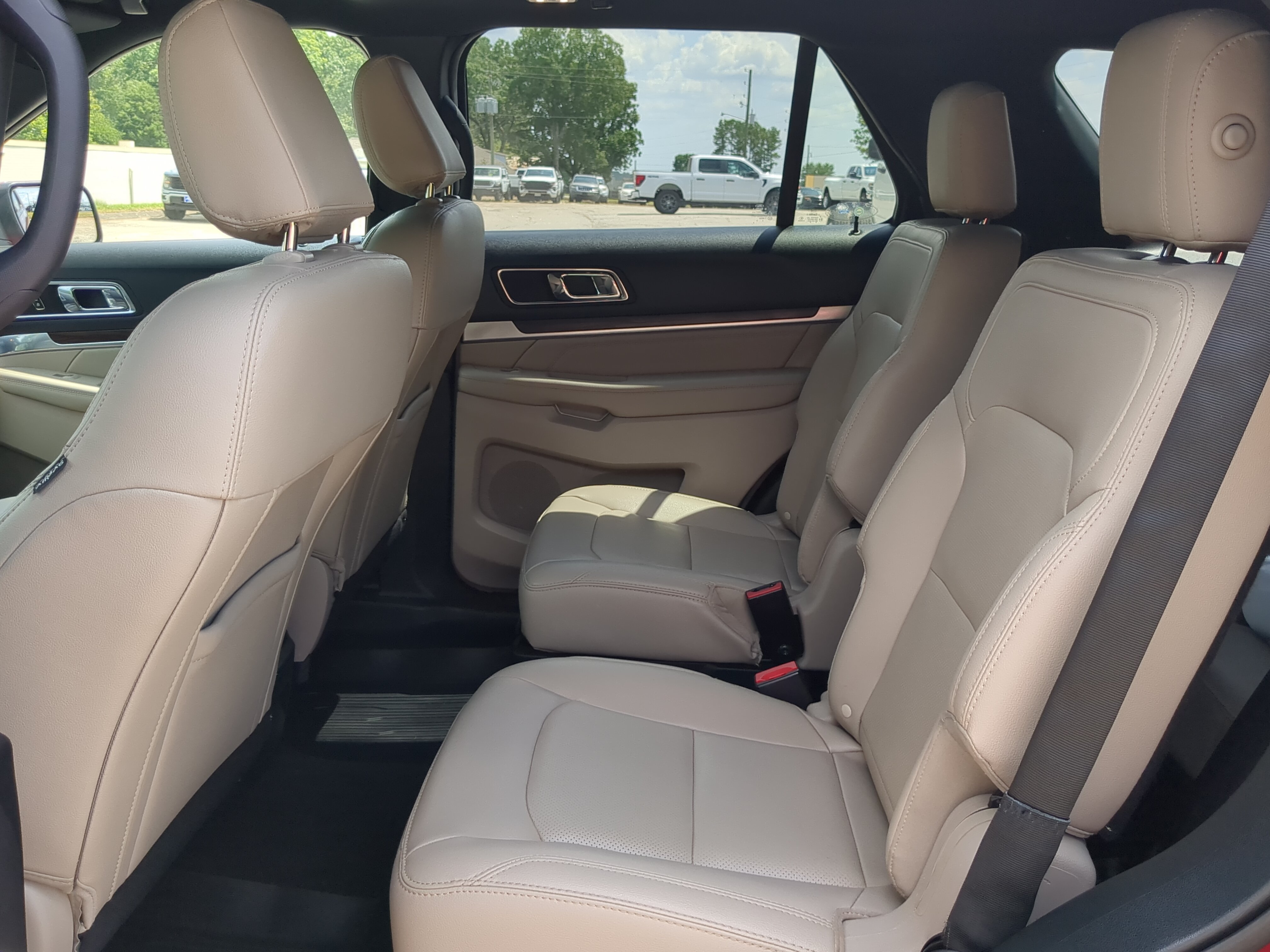 Certified 2018 Ford Explorer Limited w/ Equipment Group 301A FWD image 12