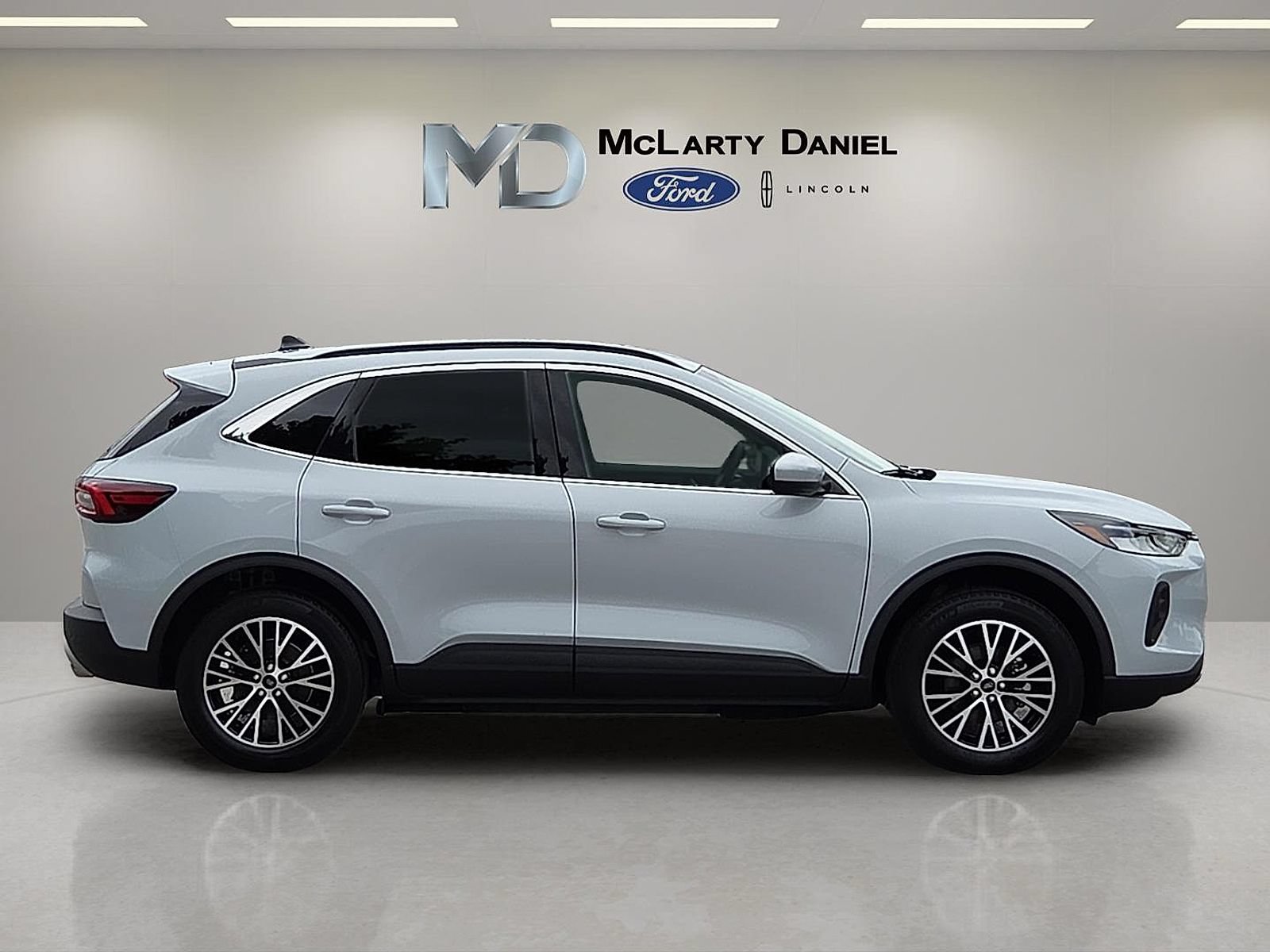 Certified 2025 Ford Escape SE FWD image 6