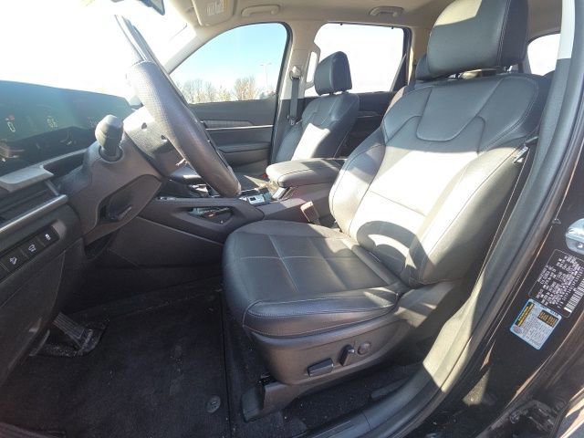 Used 2023 Kia Telluride EX w/ EX Captain's Chair Package image 28