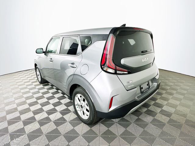 Used 2025 Kia Soul LX FWD image 9