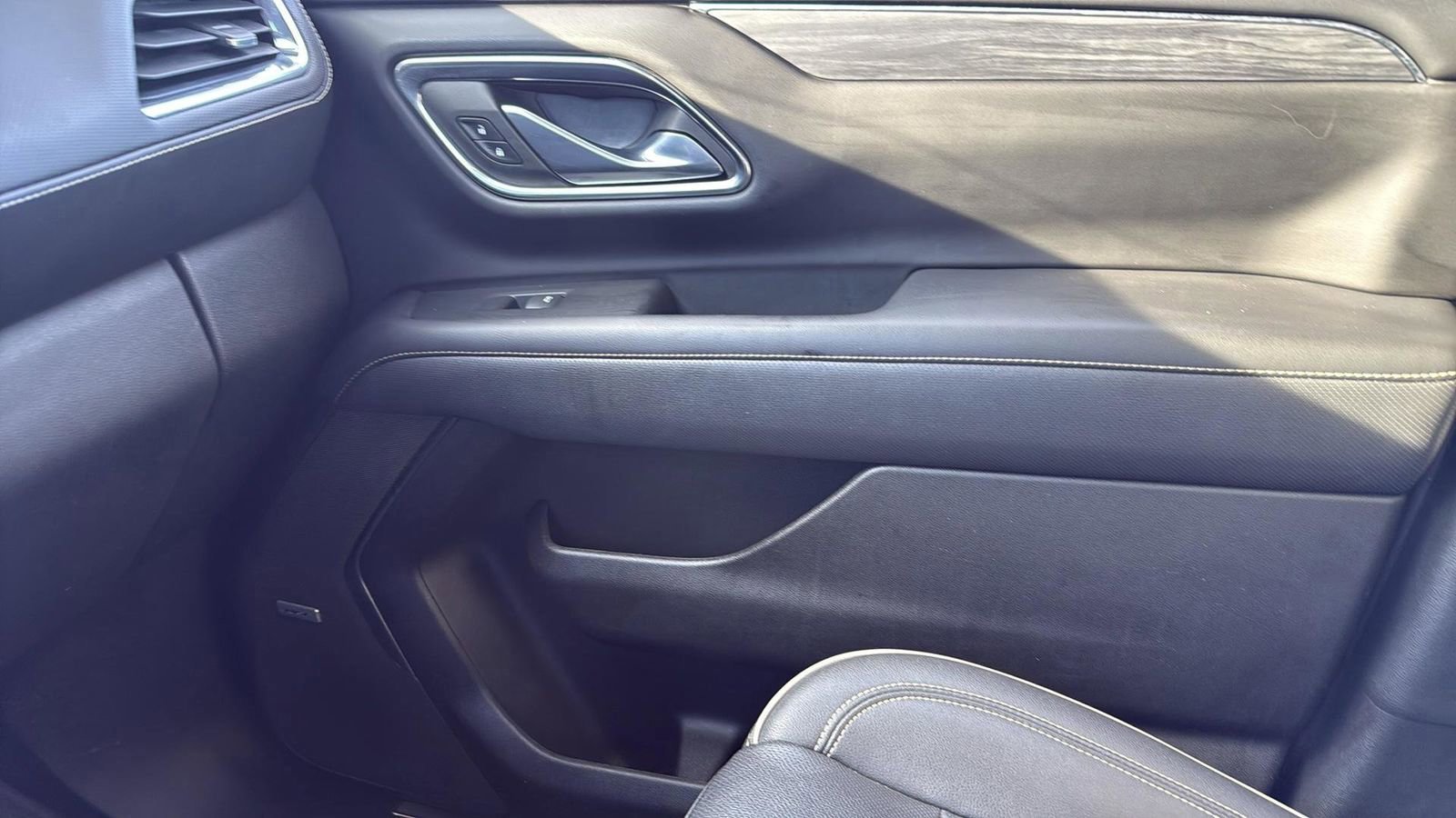 Used 2023 GMC Yukon XL SLT image 21