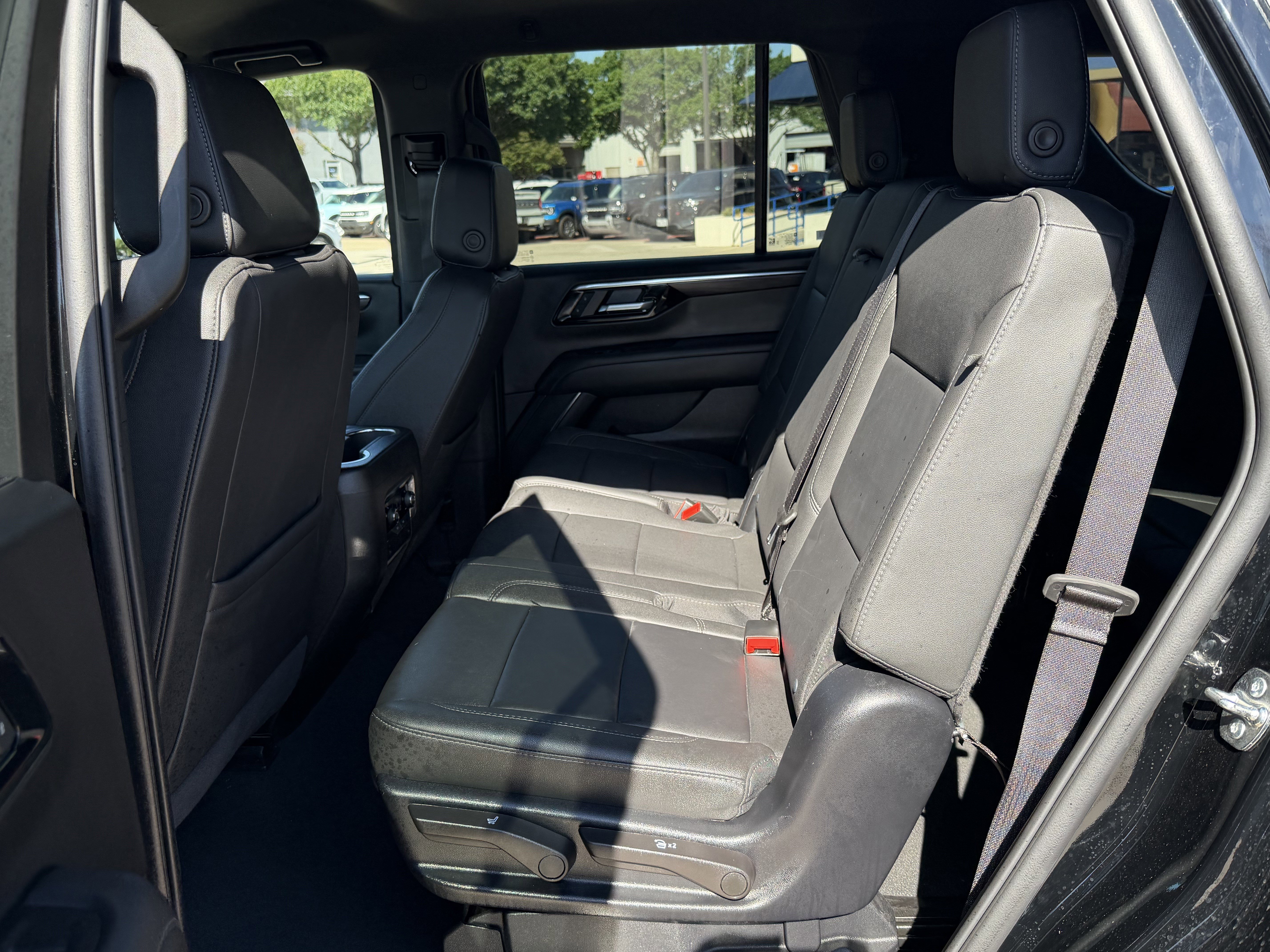 Used 2025 Chevrolet Tahoe LT AWD/4WD image 13