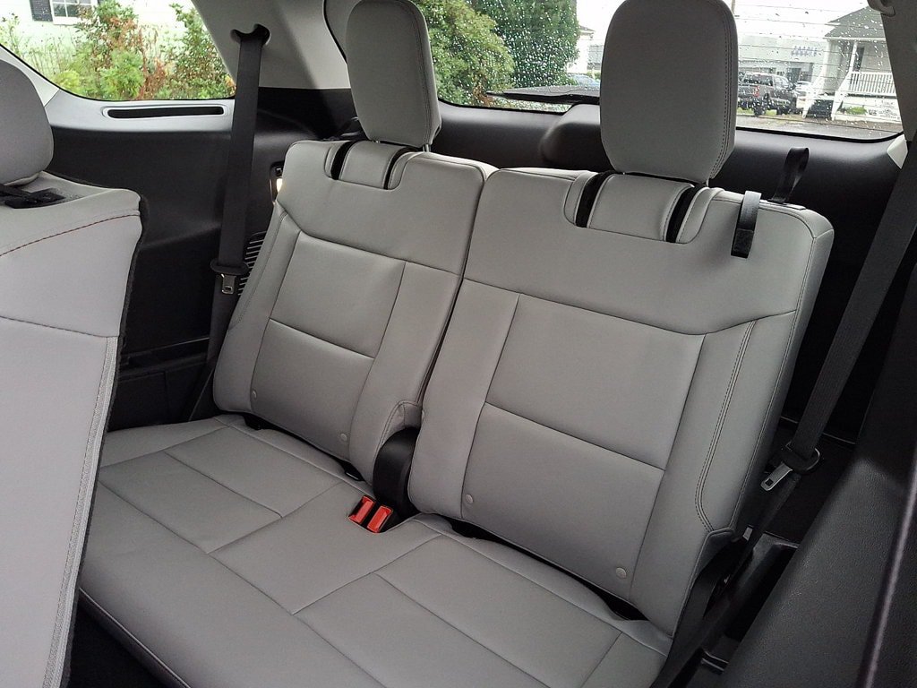 Certified 2025 Ford Explorer Active w/ Active Comfort Package AWD/4WD image 10