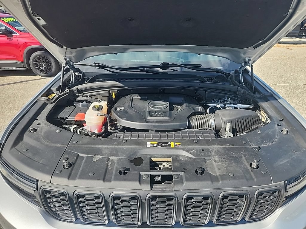 Used 2024 Jeep Grand Cherokee L Altitude AWD/4WD image 19