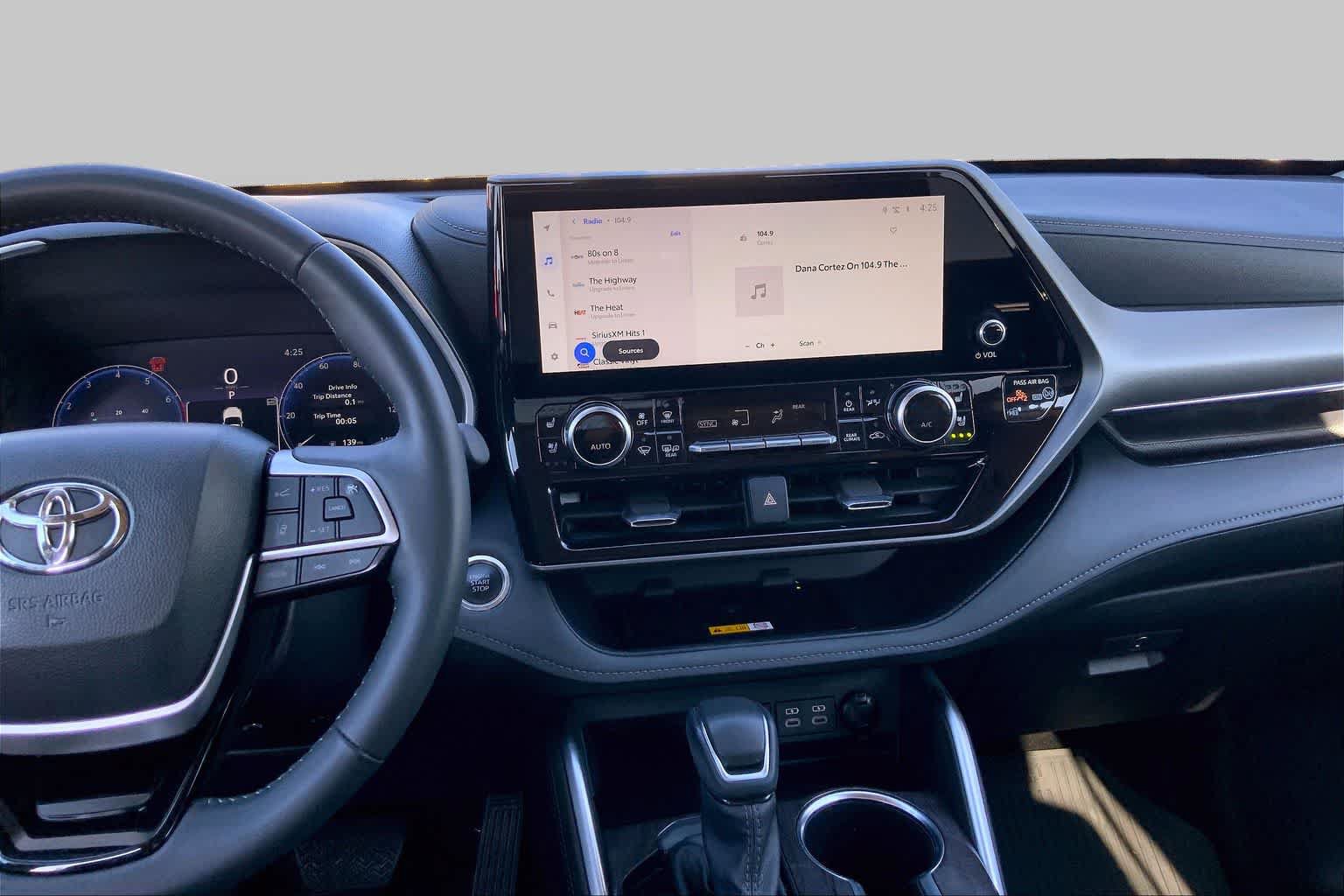 Used 2025 Toyota Highlander Limited AWD/4WD image 7