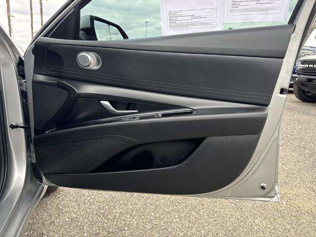 Used 2021 Hyundai Elantra SE FWD image 29