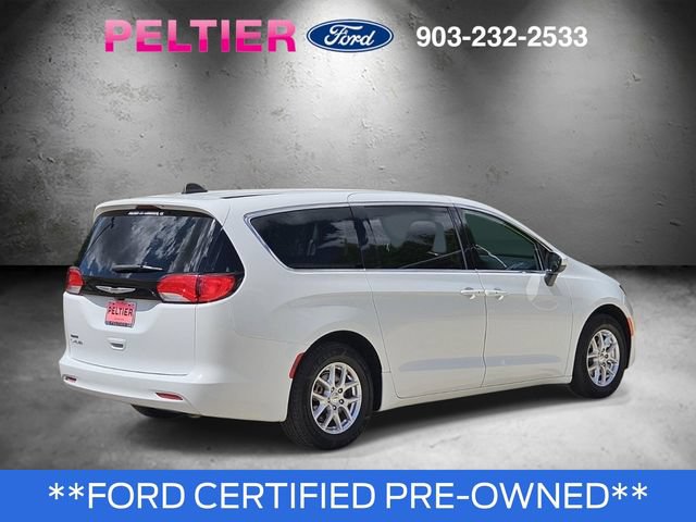 Used 2022 Chrysler Voyager LX FWD image 4