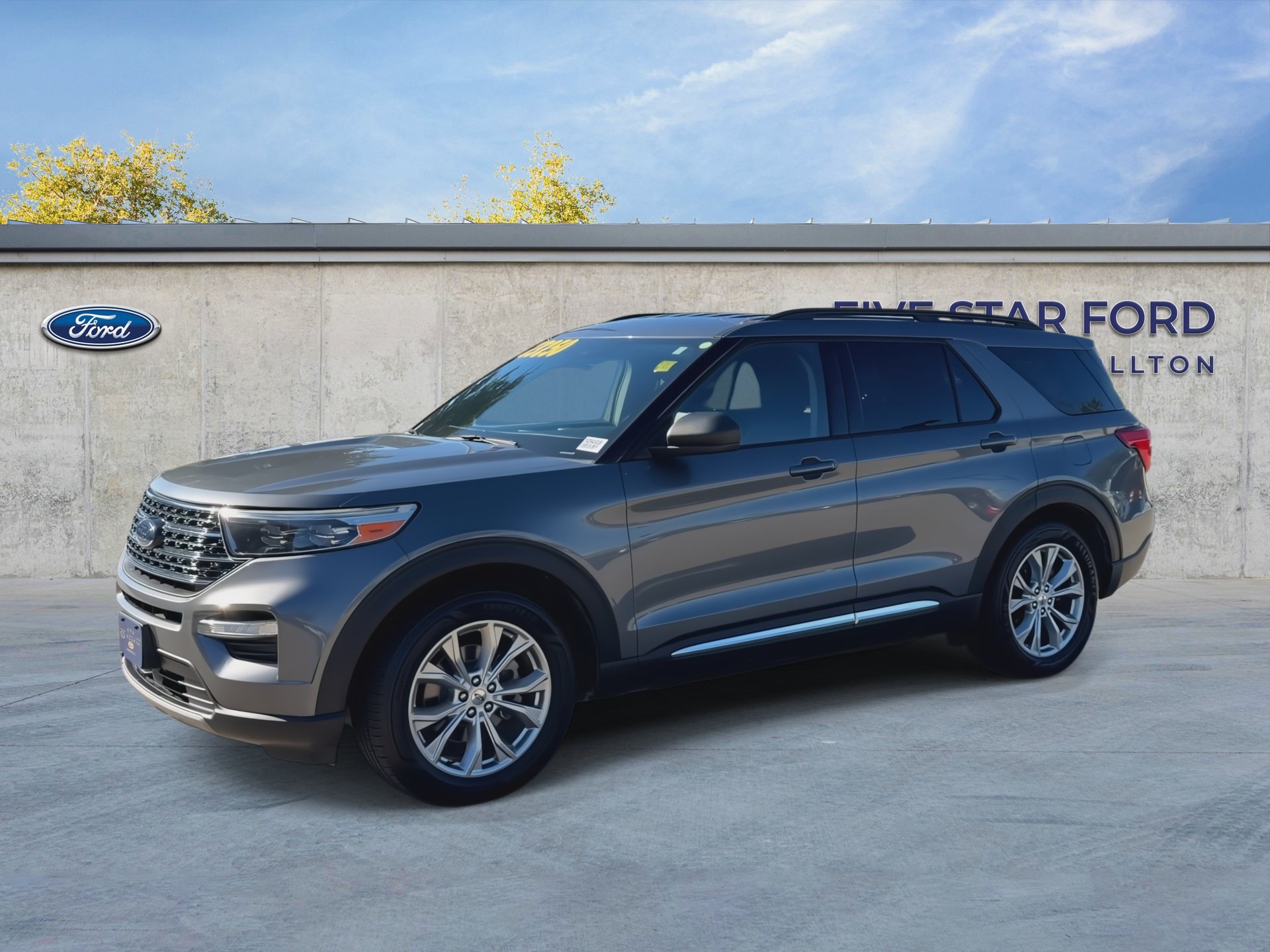 Certified 2021 Ford Explorer XLT w/ Equipment Group 202A RWD image 4