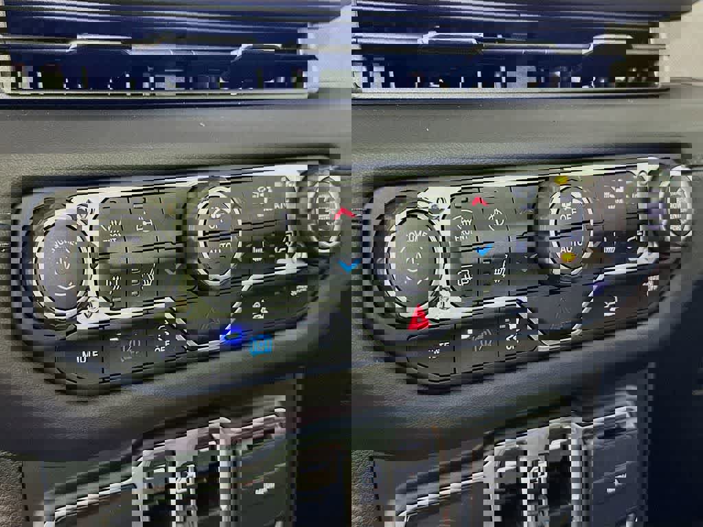 Used 2024 Jeep Wrangler Sahara image 21