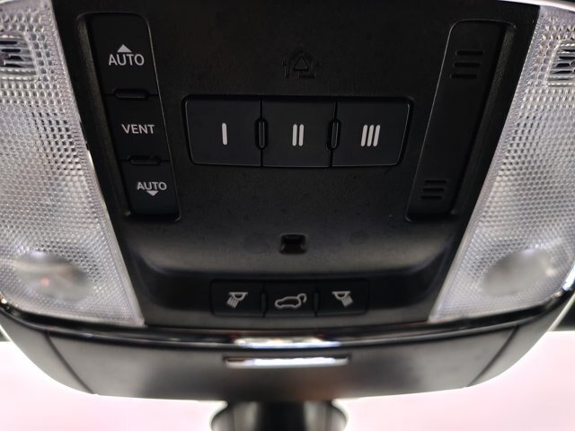 Used 2021 Jeep Grand Cherokee Limited AWD/4WD image 39