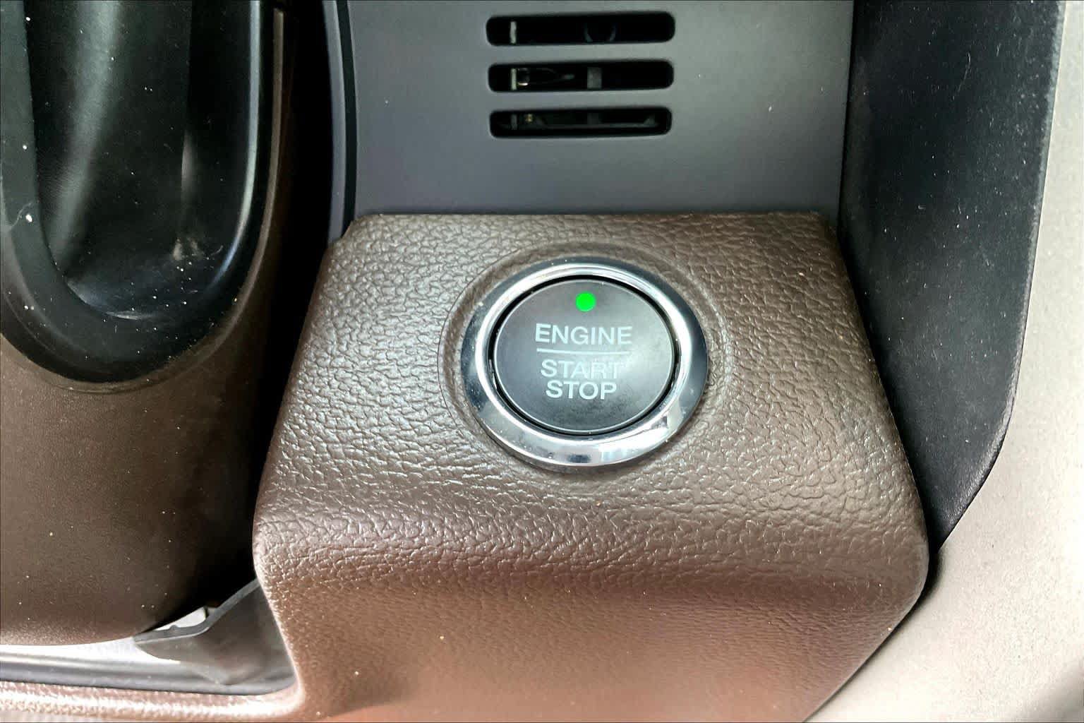 Certified 2020 Ford F250 King Ranch w/ King Ranch Ultimate Package AWD/4WD image 32